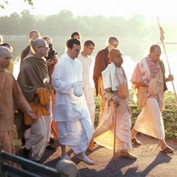 Srila-Prabhupada-on-Morning-Walk-with-Devotees-By-Lake-620x350