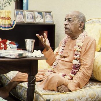 Srila-Prabhupada-preaches-to-a-guest-in-his-room